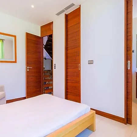 Sleeps 6 Pool Air Con Wifi Villa