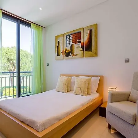 Sleeps 6 Pool Air Con Wifi *