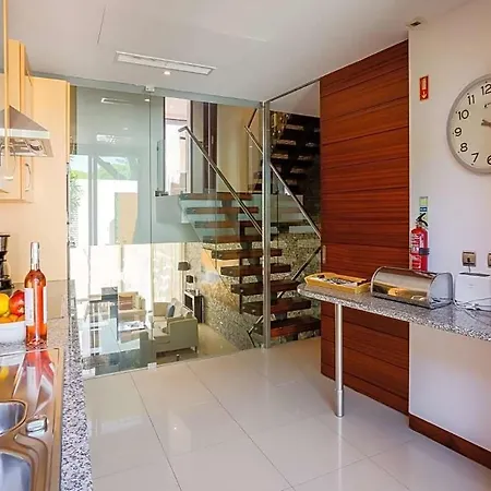 Βίλα Sleeps 6 Pool Air Con Wifi